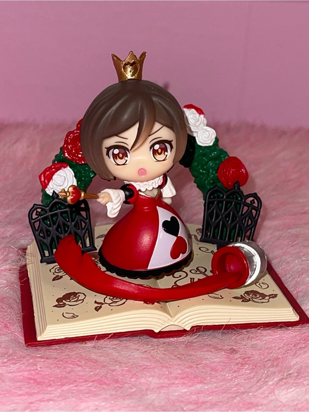 Vocaloid Alice in wonderland meiko queen of hearts mini gacha trading figure